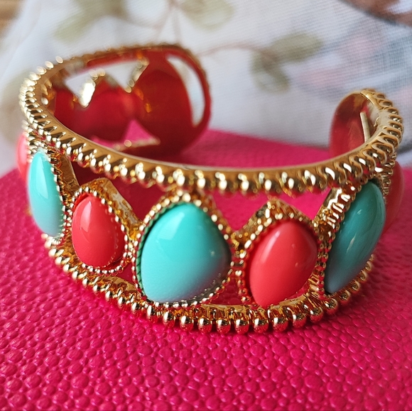 Lilly Pulitzer Shiny Gold Tone Cuff Bracelet Faux Turquoise and Coral NIB NEW - Picture 6 of 13